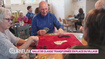 Salle de classe transformée en place du village