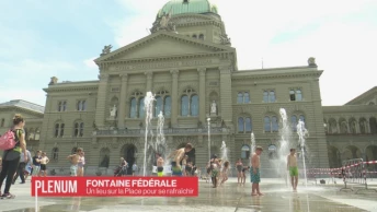 La fontaine de la Place fédérale rafraîchit les visiteurs