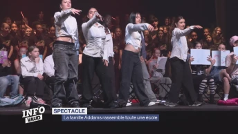 La famille Addams rassemble toute une école