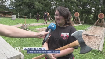 Le lancer de hache gravé dans la peau