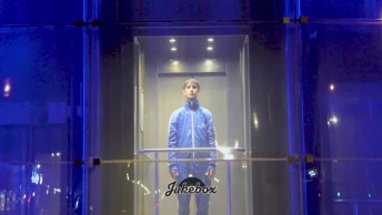 Immobile regarde de Saint Luk