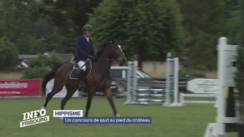 Un concours hippique au pied du château d'Estavayer