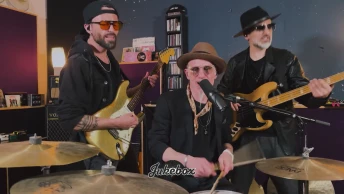 Love it or leave it alone de The Next Movement