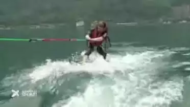 Roland Guex teste le wakesurf