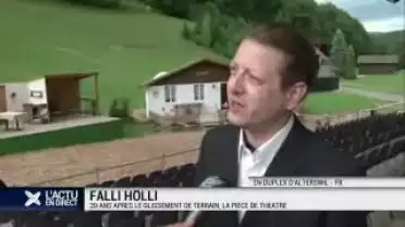 Falli Hölli, la pièce de théâtre