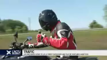 Les motards ne pourront pas dépasser les voitures arrêtées