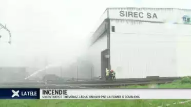 Un entrepôt de Thévenaz-Leduc en proie aux flammes