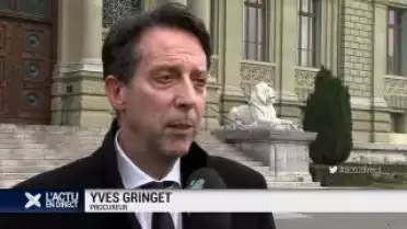 12 mois fermes requis pour le professeur de théâtre sadomaso