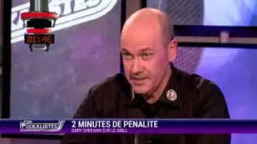 2 minutes de pénalité : Gary Sheehan sur le grill