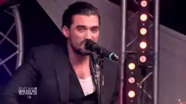 Florent Mothe chante &quot;Arrête&quot;