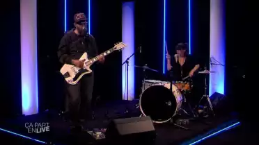 John Dear part en live !