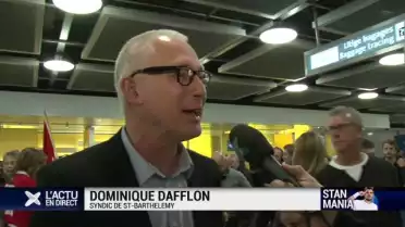 Ils sont venus féliciter Stan à la sortir de l&#039;avion