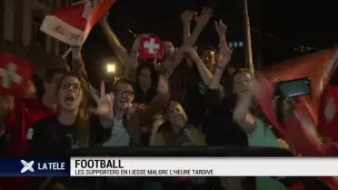 Les supporters en liesse malgré l&#039;heure tardive