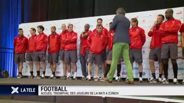 La Nati accueillie en triomphe pour son retour en Suisse