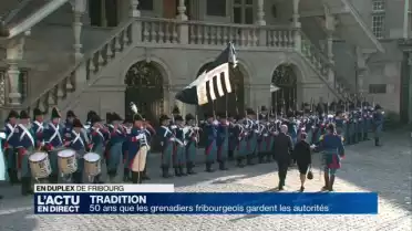 50 ans que les grenadiers fribourgeois gardent les autorités