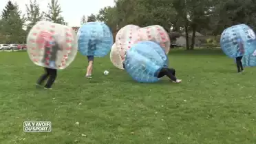 Roland Guex découvre un sport méconnu: le Bubble Foot