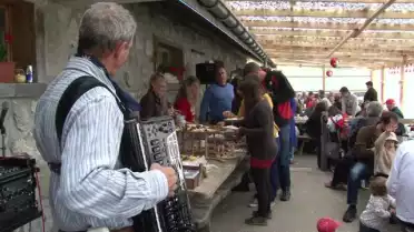 Brunch du 1er août dans une buvette à Cerniat, sur les hauts de Bulle
