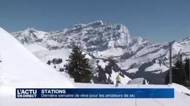 Ciel bleu et neige en abondance: les skieurs sont aux anges