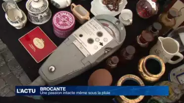 Brocante sous la pluie à Estavayer-le-Lac