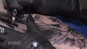 Tatouage: la formation qui pique les professionnels