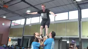 Cette semaine, Roland Guex teste le cheerleading