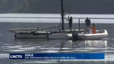 Deux catamarans héliportés au lac de Joux