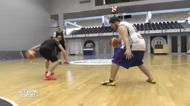 Pour sa première en solo, Anthony Loewer s&#039;essaie au basket