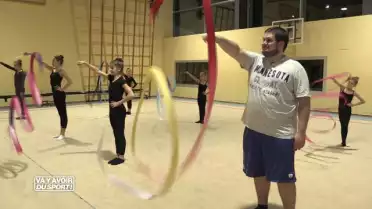 Cette semaine, Anthony Loewer teste la gymnastique rythmique