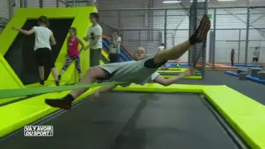 Loïc Reffet teste son équilibre au Jumpark d'Yverdon