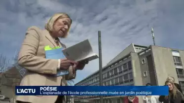 L&#039;esplanade d&#039;une école transformée en jardin poétique