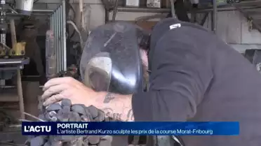 L&#039;artiste Bertrand Kurzo sculpte les prix de Morat-Fribourg