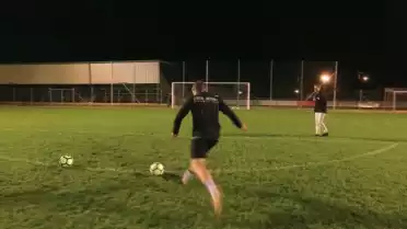 Djibril Cissé et ses coéquipiers frappent la latte !