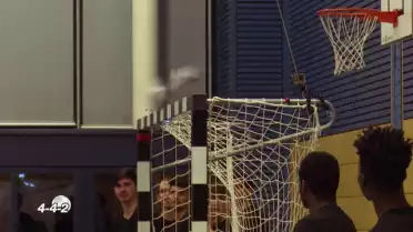 Première de frappe la latte en intérieur