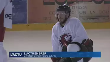 Christoph Bertschy signe au LHC