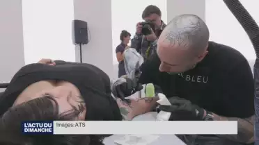 Performance de tatouage au Musée historique de Lausanne