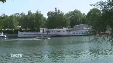 Navigation sur les lacs de Neuchâtel et Morat dans le rouge