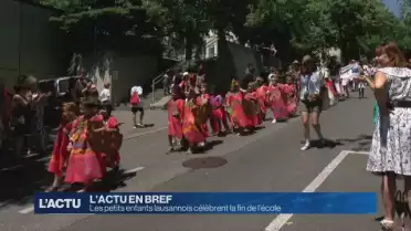 Les petits enfants lausannois célèbrent la fin de l&#039;école