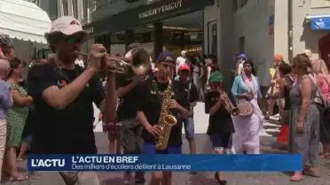Des milliers d&#039;écoliers défilent à Lausanne