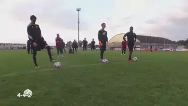 le FC Fribourg retente frappe la latte.