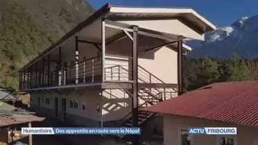 Des apprentis électriciens en route vers le Népal