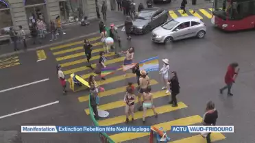 Extinction Rebellion fête Noël à la plage