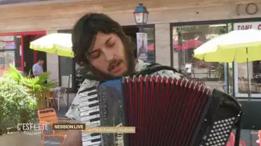 Les fils du facteur se produisent sur une terrasse à Vevey