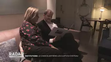 Le chancelier rend les clefs du château