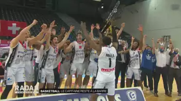 Le capitaine reste à la barre