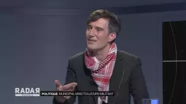 Militant et municipal, un équilibre précaire