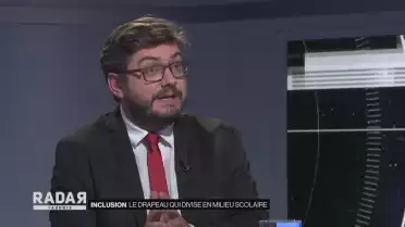 Le drapeau qui divise en milieu scolaire