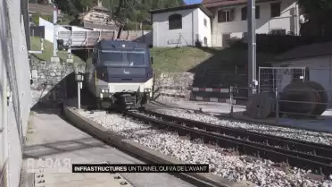 Un tunnel qui va de l&#039;avant
