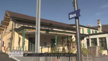 Les trains à la demi-heure arrivent en gare de Bex