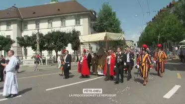 La messe et la procession du jeudi matin