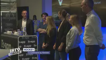 Hockey: une patinoire au féminin